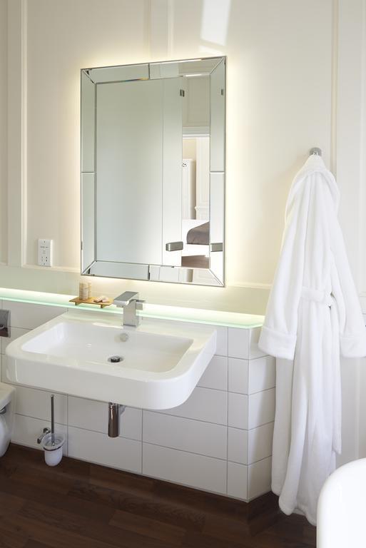 The Bell Inn Hotel Horndon-on-the-Hill Room photo