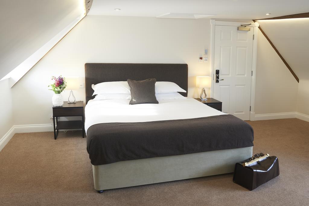 The Bell Inn Hotel Horndon-on-the-Hill Room photo