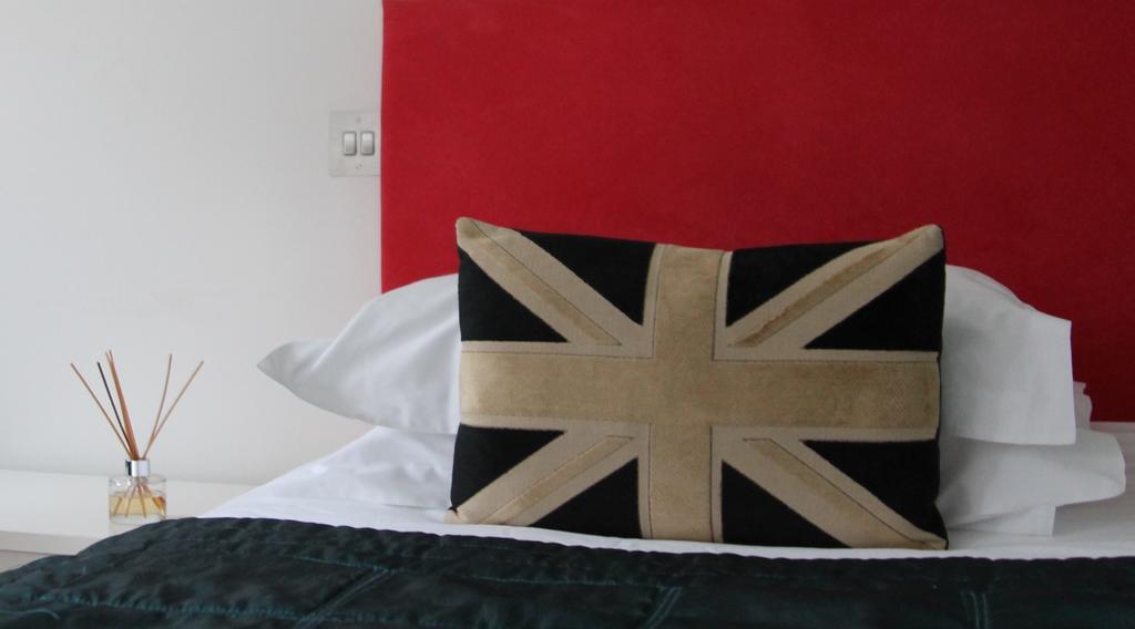 The Bell Inn Hotel Horndon-on-the-Hill Room photo