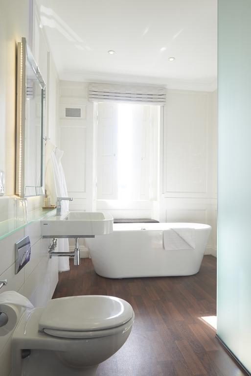 The Bell Inn Hotel Horndon-on-the-Hill Room photo